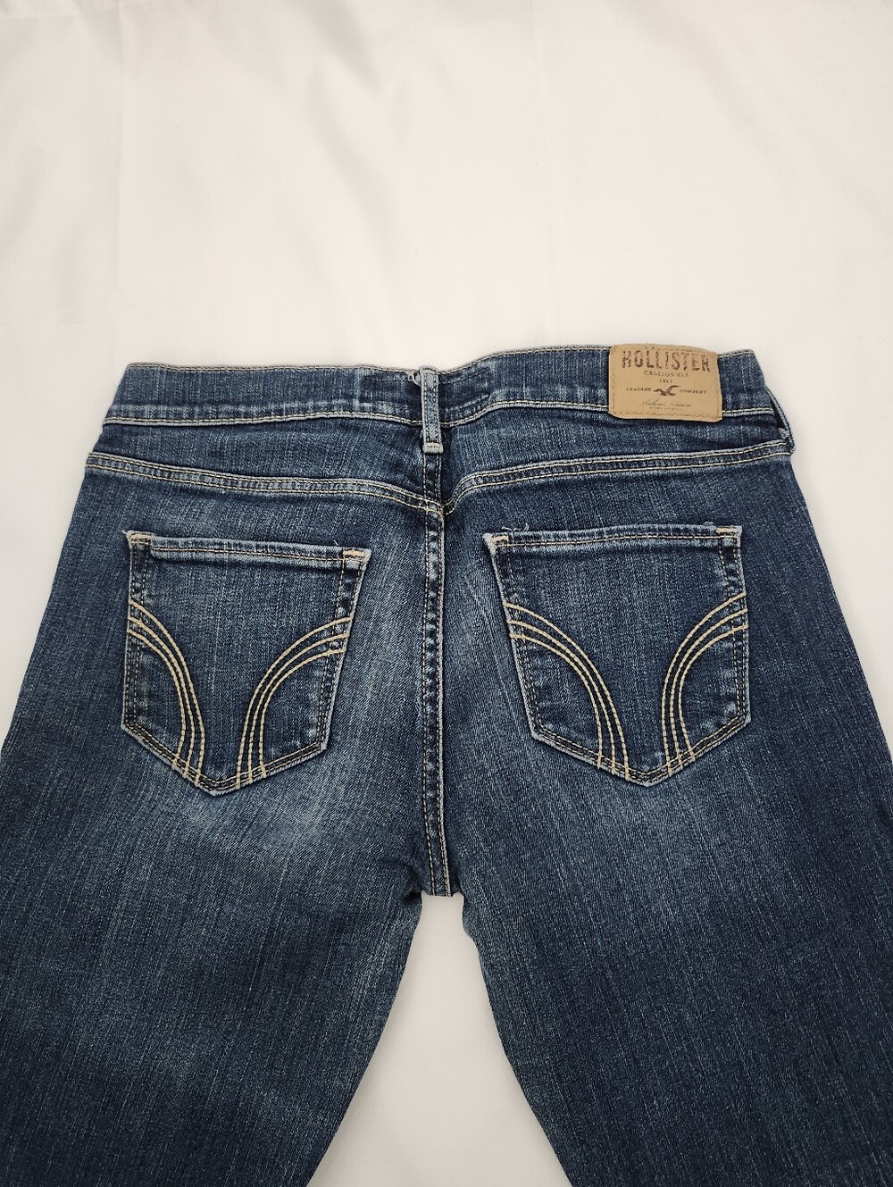 Hollister Women's Dark Blue Skinny Jeans - Picture 2 of 4